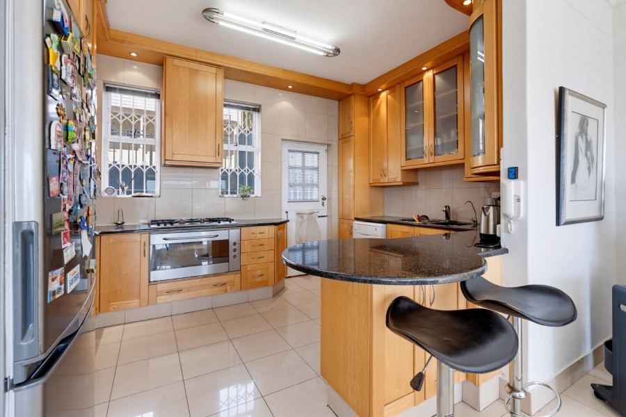 3 Bedroom Property for Sale in Sea Point Western Cape